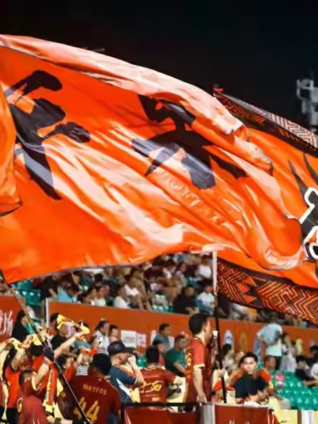 BTi体育-夺冠劲旅再战激烈，球迷热情高涨的简单介绍