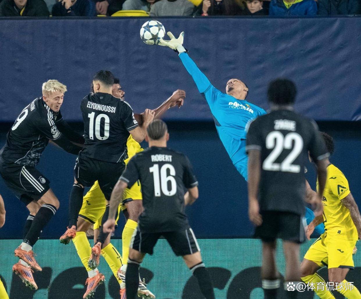 BTi体育-阿贾克斯遗憾出局，欧冠征程告终